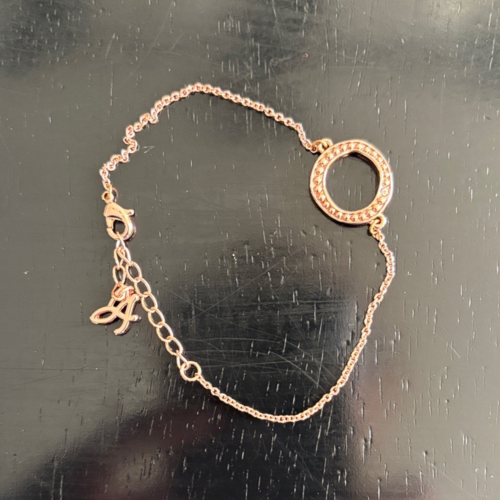Elegant Gold Chain Bracelet